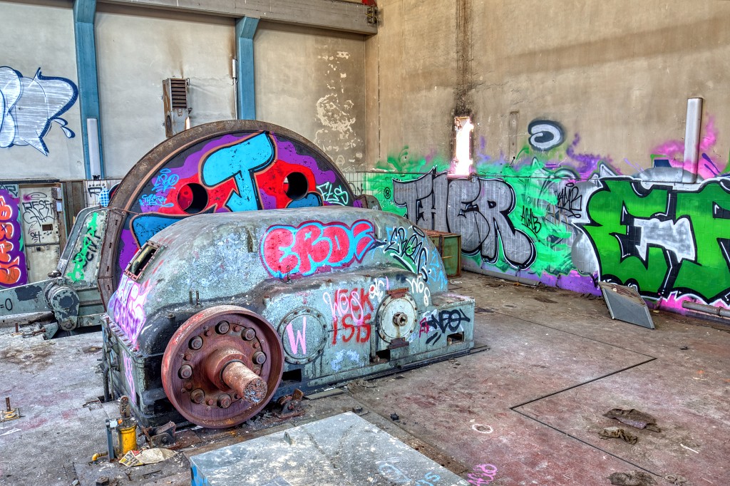 HDR zeche p steenkolenmijn coal mine mine de charbon graffiti streetart factory usine urbex kunst kunstwerk decay verlaten lost place places abandoned explorer